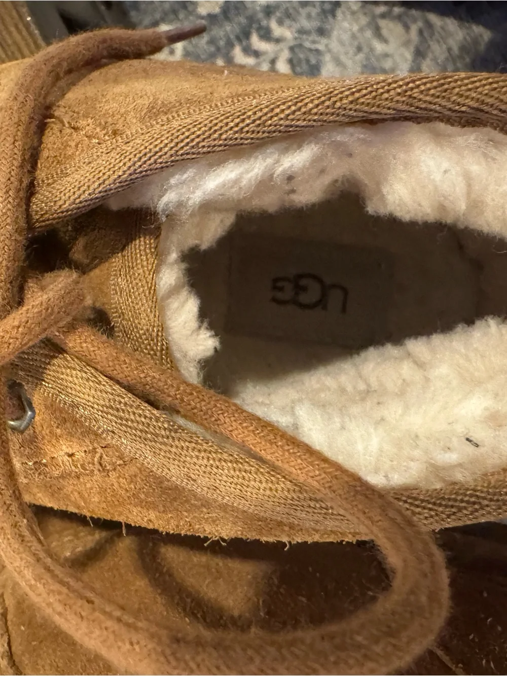 UGG comfortable retain upper